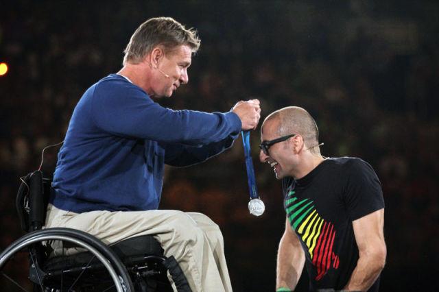 Când dragostea lui Dumnezeu te copleşeşte. Viaţa lui este un miracol care te va inspira 153050