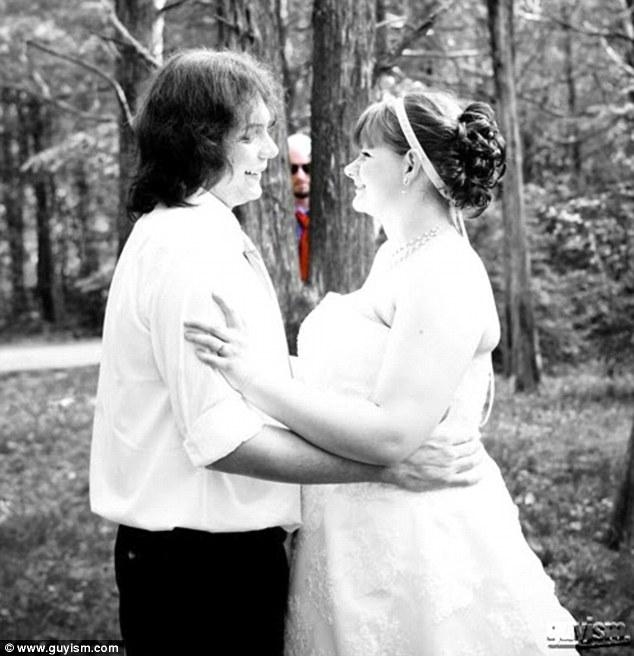 Li se citeşte fericirea pe chip. Fotografiile de la nunta lor spun povestea dezastrului în imagini 153151