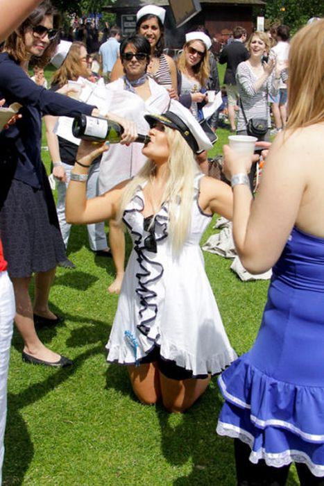 Sunt elevi la una din cele mai prestigioase şcoli din lume, dar s-au făcut de râs în aceste imagini. Părinţii sunt ruşinaţi 153107