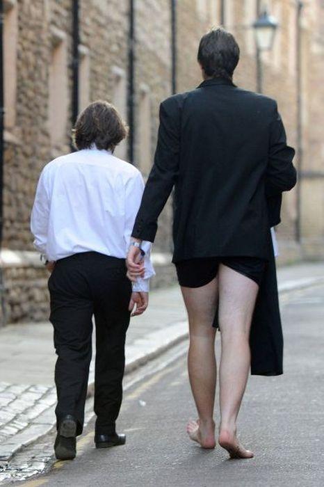 Sunt elevi la una din cele mai prestigioase şcoli din lume, dar s-au făcut de râs în aceste imagini. Părinţii sunt ruşinaţi 153112