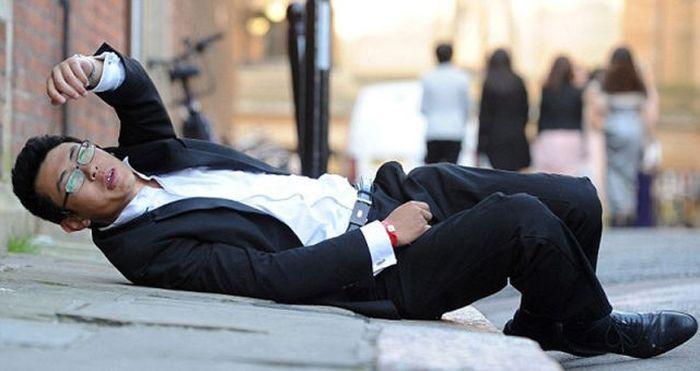 Sunt elevi la una din cele mai prestigioase şcoli din lume, dar s-au făcut de râs în aceste imagini. Părinţii sunt ruşinaţi 153114