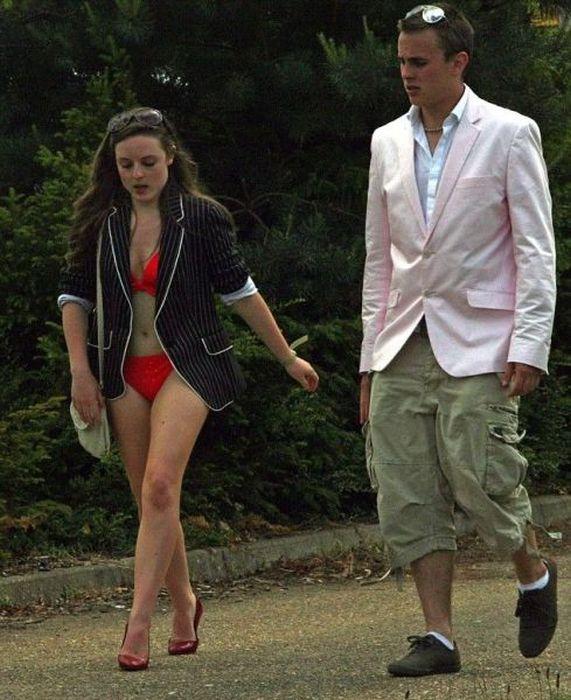 Sunt elevi la una din cele mai prestigioase şcoli din lume, dar s-au făcut de râs în aceste imagini. Părinţii sunt ruşinaţi 153120