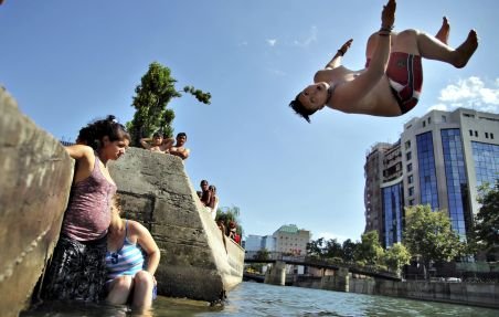 Trei persoane au murit sâmbătă, înecate în râurile şi lacurile din Bucureşti