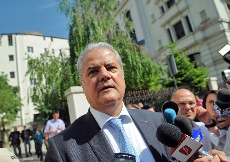 IGPR: Adrian Năstase nu este deţinut. Procedura de executare a mandatului nu a fost încheiată