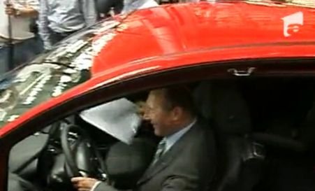 Băsescu, proprietarul primului Ford B-Max produs în uzina de la Craiova