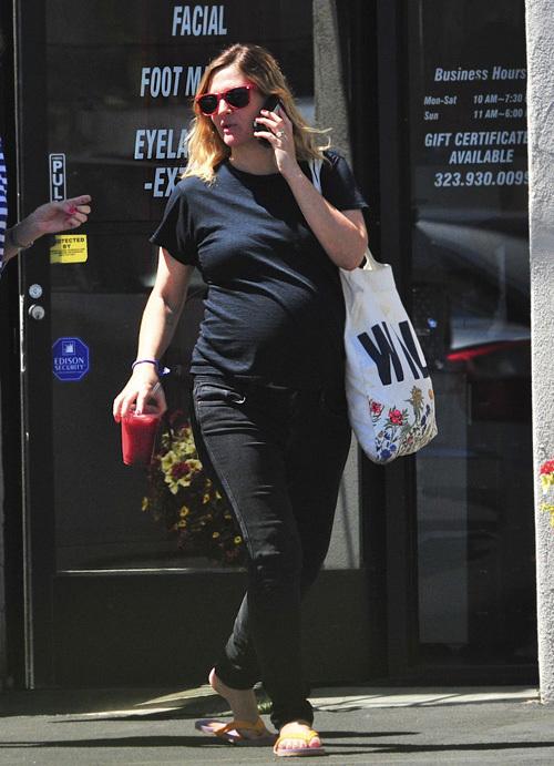 Drew Barrymore este însărcinată. Ce burtică a făcut vedeta din &quot;Îngerii lui Charlie&quot; 153487