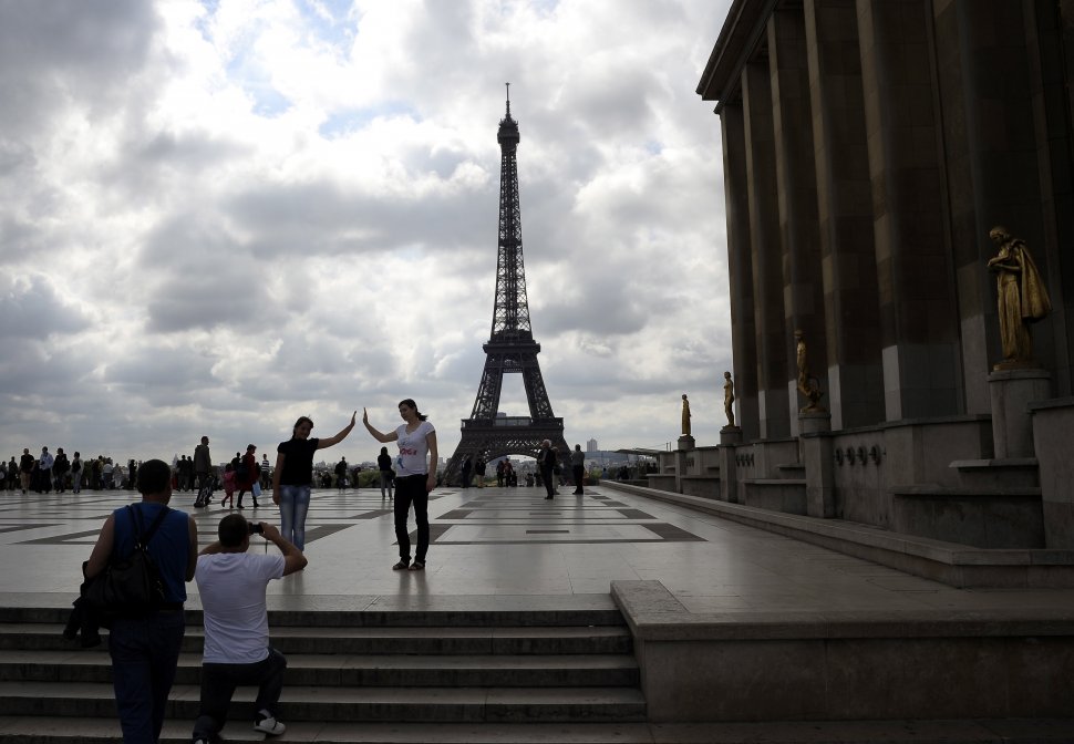 Un britanic s-a sinucis sărind de pe Turnul Eiffel