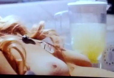 Chiar nu era nevoie să se dezbrace pe plajă. Sigur va trece pe la chirurg după ce-şi va vedea pozele pe internet 153665