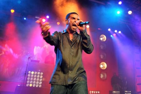 Rapperii Drake şi Chris Brown, ofertaţi de un miliardar din SUA să continue bătaia într-un ring de box
