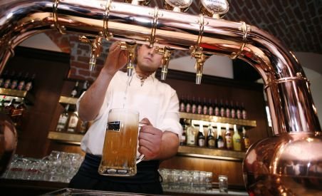 Românii, pe locul 7 în Europa la consumul de bere. Peste 50% din naţionali preferă PET-ul