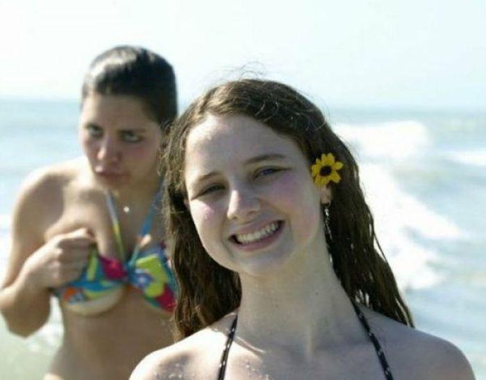 &quot;Frumoasa adormită de pe plajă şi balena eşuată pe ţărm&quot;. Basmul care se scrie zilele acestea pe litoral 153912