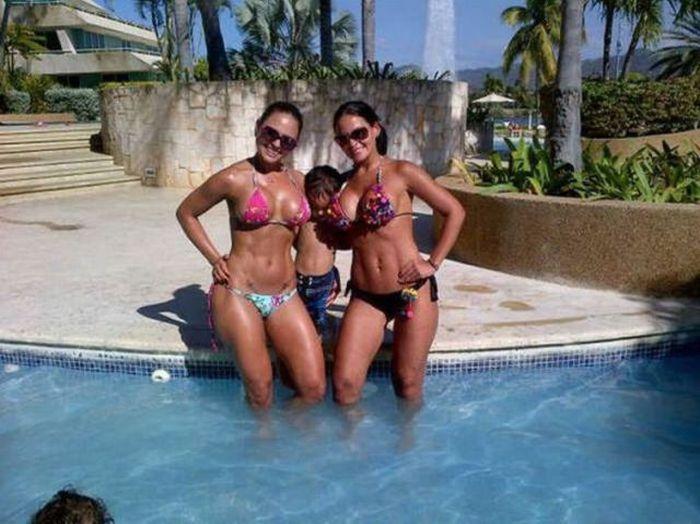 &quot;Frumoasa adormită de pe plajă şi balena eşuată pe ţărm&quot;. Basmul care se scrie zilele acestea pe litoral 153922