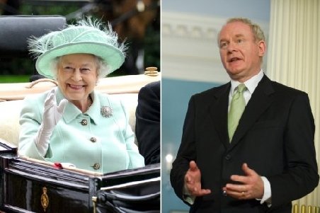 Gest istoric în Marea Britanie: Regina a strâns mâna fostului lider al IRA, Martin McGuinness
