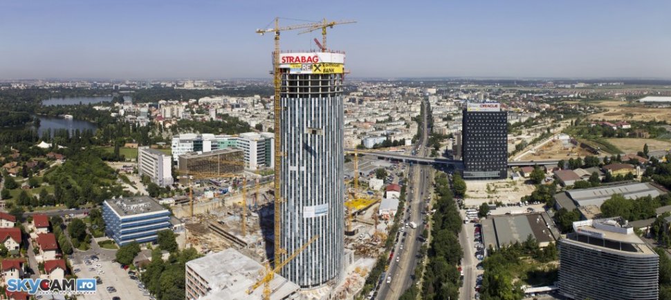 Imagini panoramice cu cea mai înaltă clădire din Bucureşti. Gigantul făcut din 50.000 de metri cubi de beton şi 8.000 de tone de oţel
