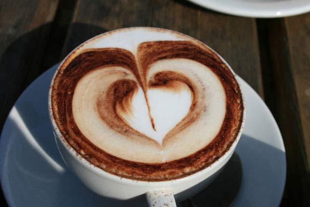 În fiecare dimineaţă, cafeaua dă poftă de viaţă. 20 de desene în ceştile de cafea 153979