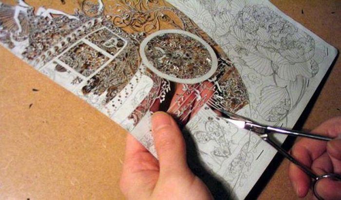 Măiestria dumnezeiască şi răbdarea infinită au făcut să iasă din mâinile ei asemenea comori. Arta, decupată din hârtie 153951