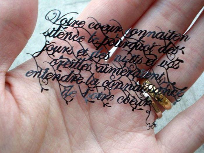 Măiestria dumnezeiască şi răbdarea infinită au făcut să iasă din mâinile ei asemenea comori. Arta, decupată din hârtie 153962