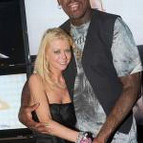 Băutura, bat-o vina! A ajuns o epavă, şi toată lumea râde de ea prin cluburi. Derapajul vieţii de vedetă 154236