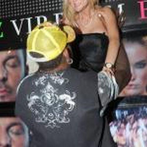 Băutura, bat-o vina! A ajuns o epavă, şi toată lumea râde de ea prin cluburi. Derapajul vieţii de vedetă 154238