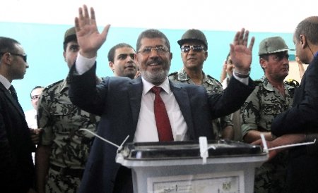Preşedintele-ales al Egiptului, în polemică cu armata pe tema depunerii jurământului