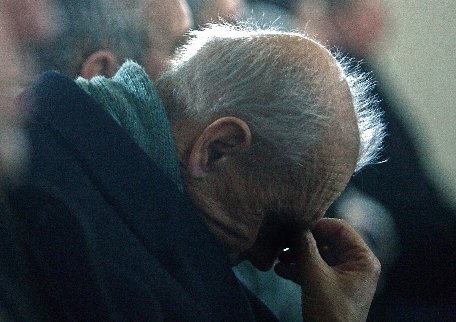 Sibiu. Un bătrân de 69 de ani a leşinat în faţa unei biserici