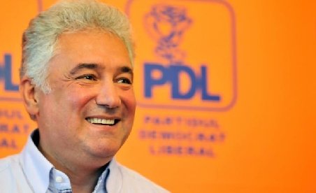 Adriean Videanu, desemnat preşedinte interimar al PDL Bucureşti