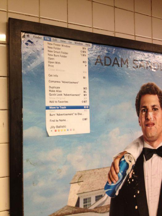 Mesajul postat pe o clădire care a atras milioane de priviri. Pe Facebook a primit mii de Like-uri  154838