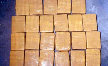 Captură impresionantă de droguri. Peste patru tone de haşiş, confiscate la graniţa cu România