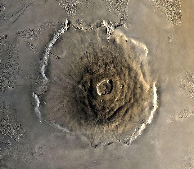 Cel mai înalt munte din sistemul nostru solar 155053