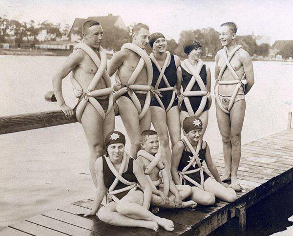 Cele mai tari invenţii din lume. Cum arăta pălăria-radio şi pianul pentru pat 155393