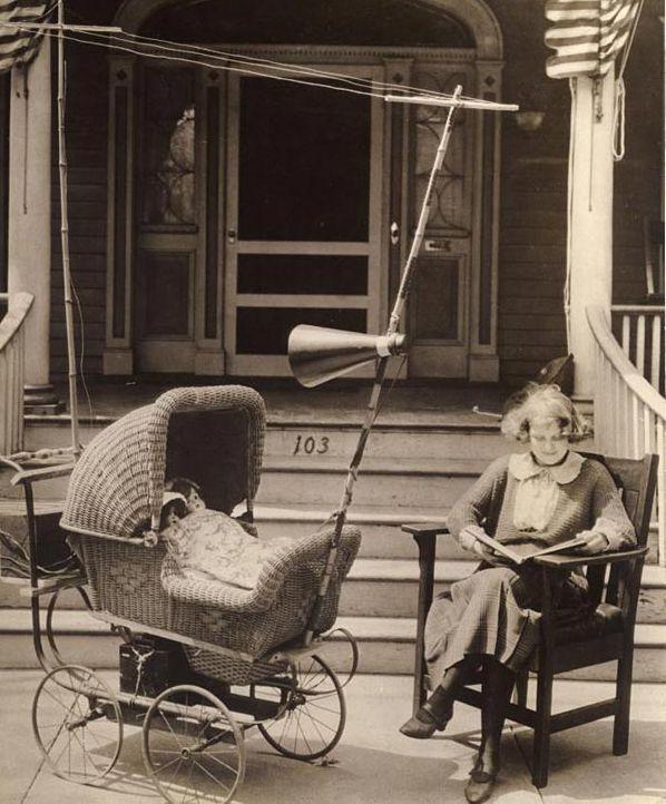 Cele mai tari invenţii din lume. Cum arăta pălăria-radio şi pianul pentru pat 155396