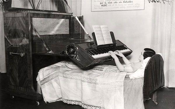 Cele mai tari invenţii din lume. Cum arăta pălăria-radio şi pianul pentru pat 155400