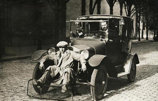 Cele mai tari invenţii din lume. Cum arăta pălăria-radio şi pianul pentru pat 155403