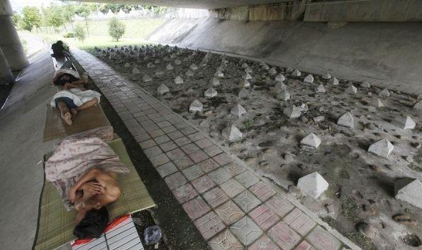 Oamenii străzii, &quot;traşi în ţeapă&quot; de chinezi. Cum vor autorităţile să rezolve problema persoanelor fără adăpost 155226