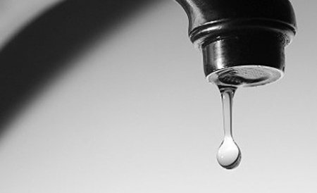 Vasluienii au rămas fără apă potabilă din cauza unei avarii apărute la conducta de distribuţie 