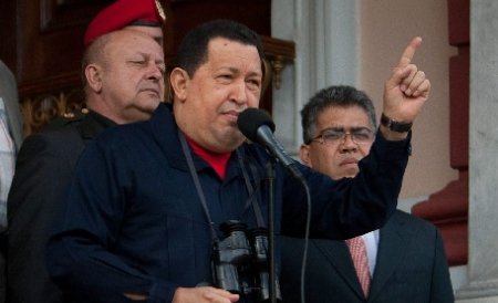 Hugo Chavez withdraws military attaches from Paraguay