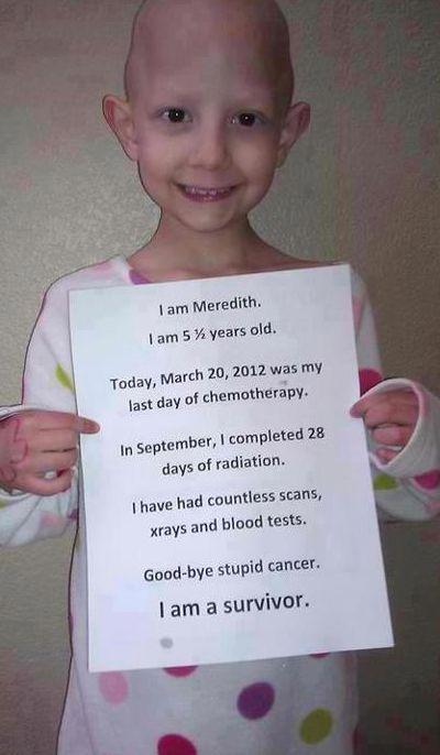 O imagine care dă speranţă. „Adio, cancer prost! Sunt o supravieţuitoare!&quot; 155733