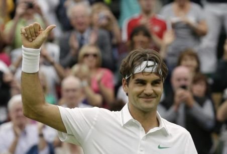 Roger Federer l-a învins pe Novak Djokovic şi merge în finală la Wimbledon