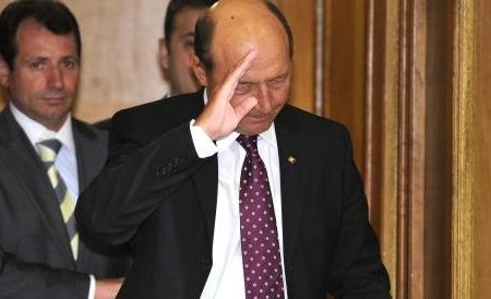 Cravata violet nu i-a mai purtat noroc. Se va întoarce Traian Băsescu pe mare? Vezi ce a declarat