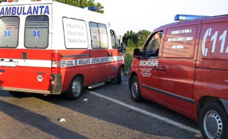 Opt persoane rănite uşor, după ce autocarul în care se aflau s-a răsturnat într-o curbă la Fălticeni