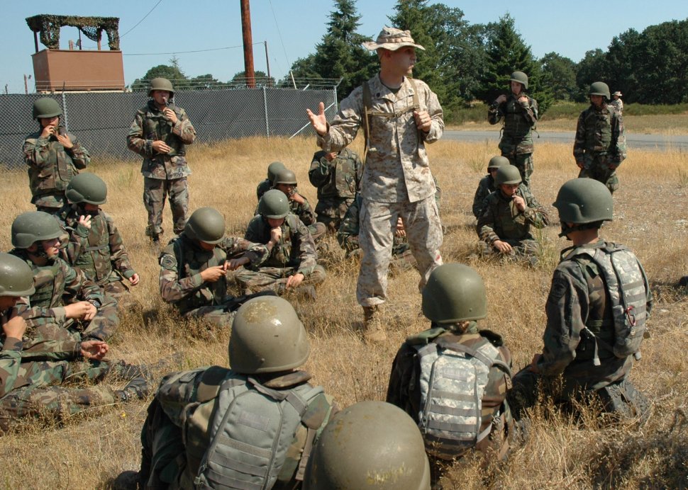Romanian soldiers from Timișoara exchange tactics with Marines