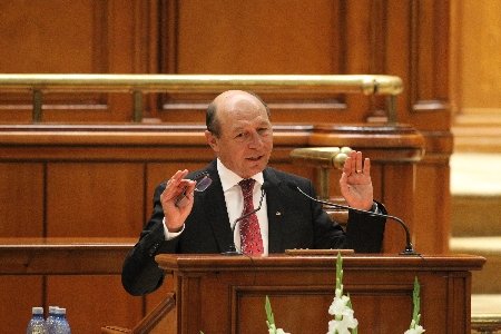 Deutsche Welle: “Băsescu este cel puţin la fel de corupt ca aceia cu care afirmă că se luptă”