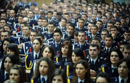 Disciplina dă rezultate. 98,5 % dintre absolvenţii de colegii militare au promovat examenul de bacalaureat