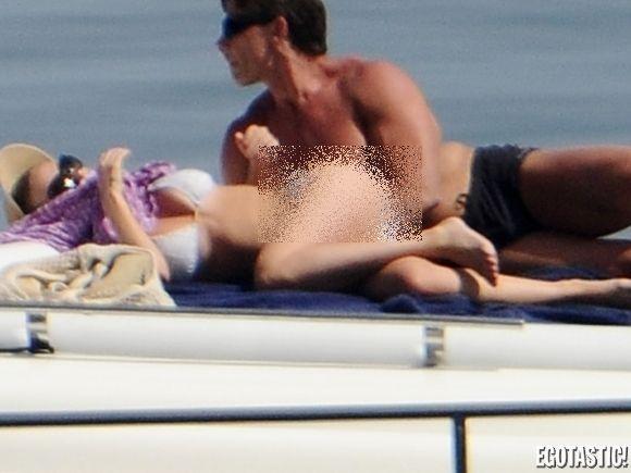 Actriţă cu pofte fierbinţi, pe &quot;iahtul iubirii&quot;. Noroc că stătea pe lângă ea un domn misterios, care a liniştit-o imediat 156195