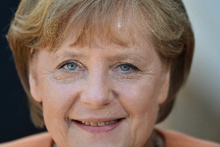 Cea mai PENIBILĂ apariţie a Angelei Merkel. Cum a fost aceasta asemănată cu Hitler? 