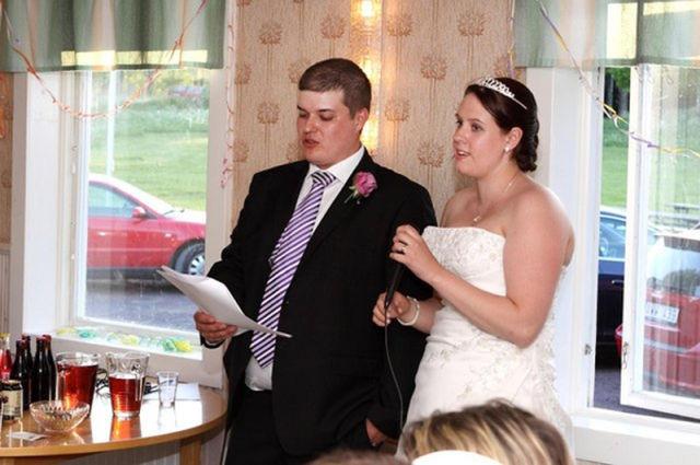 La nunta lor au coborât extratereştrii. Imaginile îi surprind în detaliu pe marţieni. Vezi foto 156208