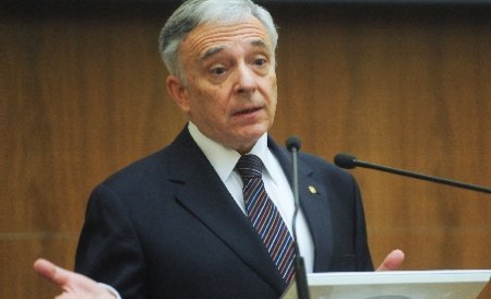 Preşedintele interimar Crin Antonescu l-a chemat la Cotroceni pe guvernatorul BNR, Mugur Isărescu