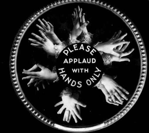 Ţi-ar plăcea să stai în spatele ei la cinema? Afişele din secolul trecut care ar fi binevenite şi în sălite de cinema de astăzi 156346