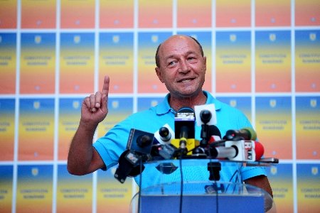 Cât de CINSTIT este Traian Băsescu în campanie? Se pare că a început cu stângul