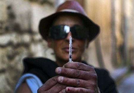Consumul de droguri şi infecţiile cu HIV au explodat în Grecia 